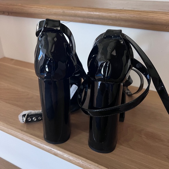 Lamoda black patent strappy chunky heel platform sandal. Size 6 - Picture 6 of 6